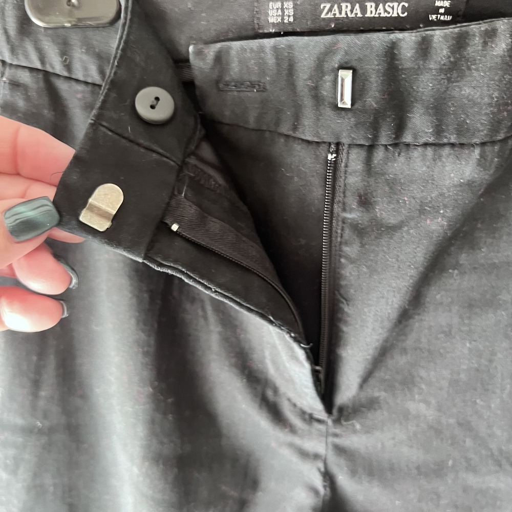 ZARA BASIC-Women's Black Capri Slack with Circle Detail on Bottom Size XS